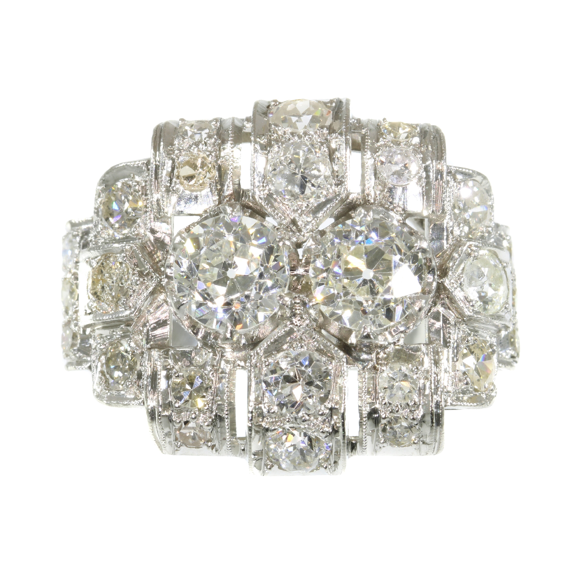 Strong design Art Deco platinum diamond engagement ring